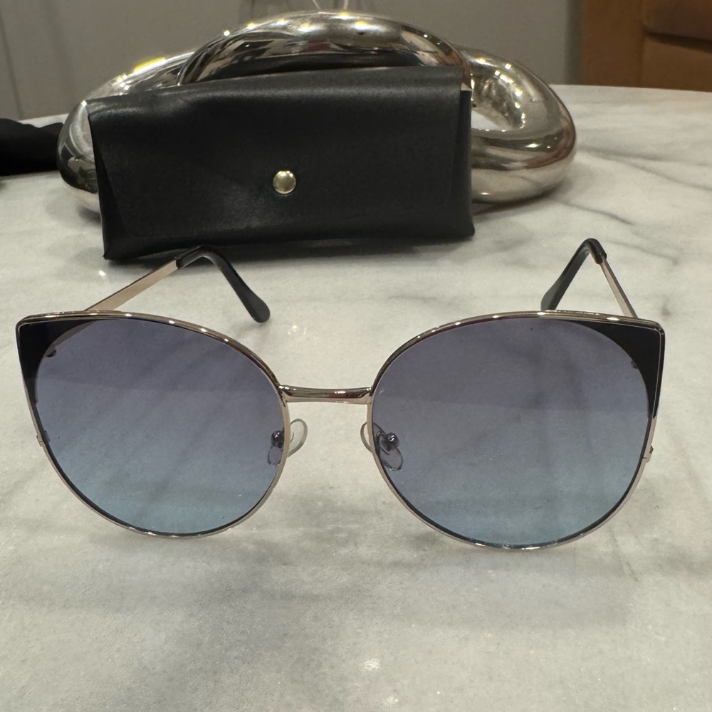 Stylish Black and Silver Sunglasses